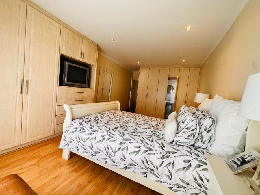 4 Bedroom Property for Sale in Flamingo Vlei Western Cape